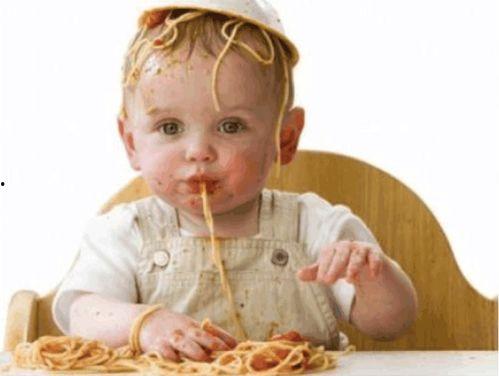 吃席吃瓜小孩,揭秘吃席小孩的欢乐时光