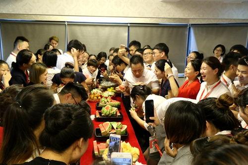 吃瓜群众加盟,揭秘娱乐圈幕后风云